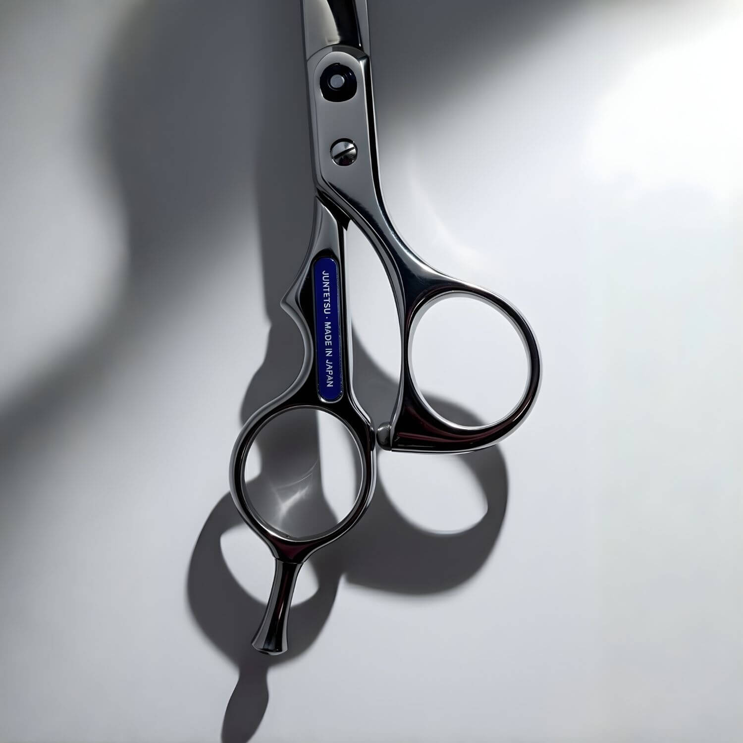 Juntetsu Aero Pro Hair Cutting & Thinning Scissor & Texturizing Shear Set - handle close up (SKU: JUN-APS-5530)